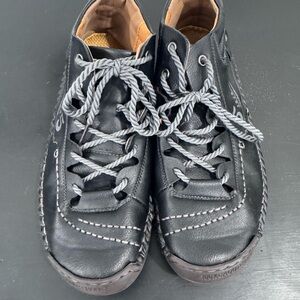 Men's Black Casual Lace-Up Sneakers with Contrast Stitching